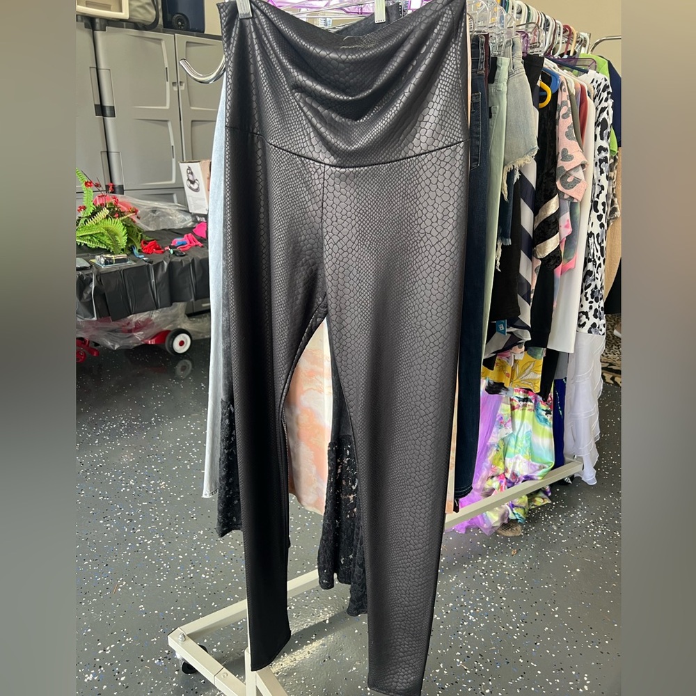 NWT! Snake print high waist legging